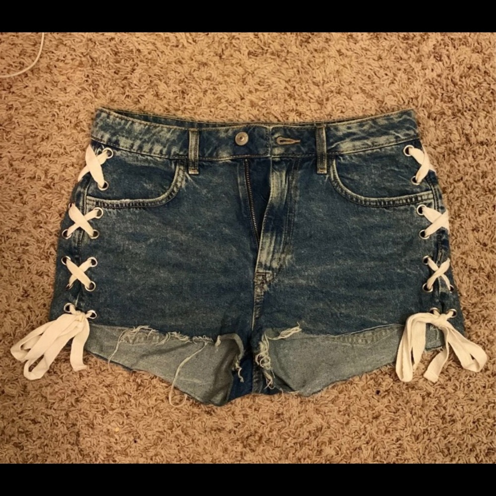Lace up jean short